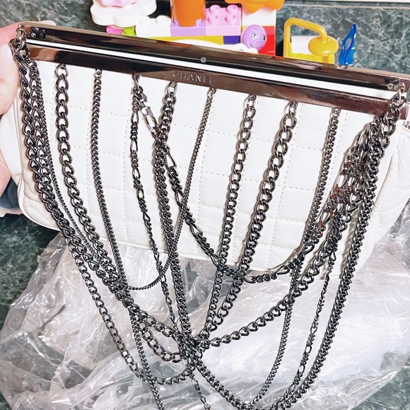 Authentic CHANEL 🦄🦄 Limited Edition RARE Multi Chain White Bag / Clutch - Picture 6 of 16